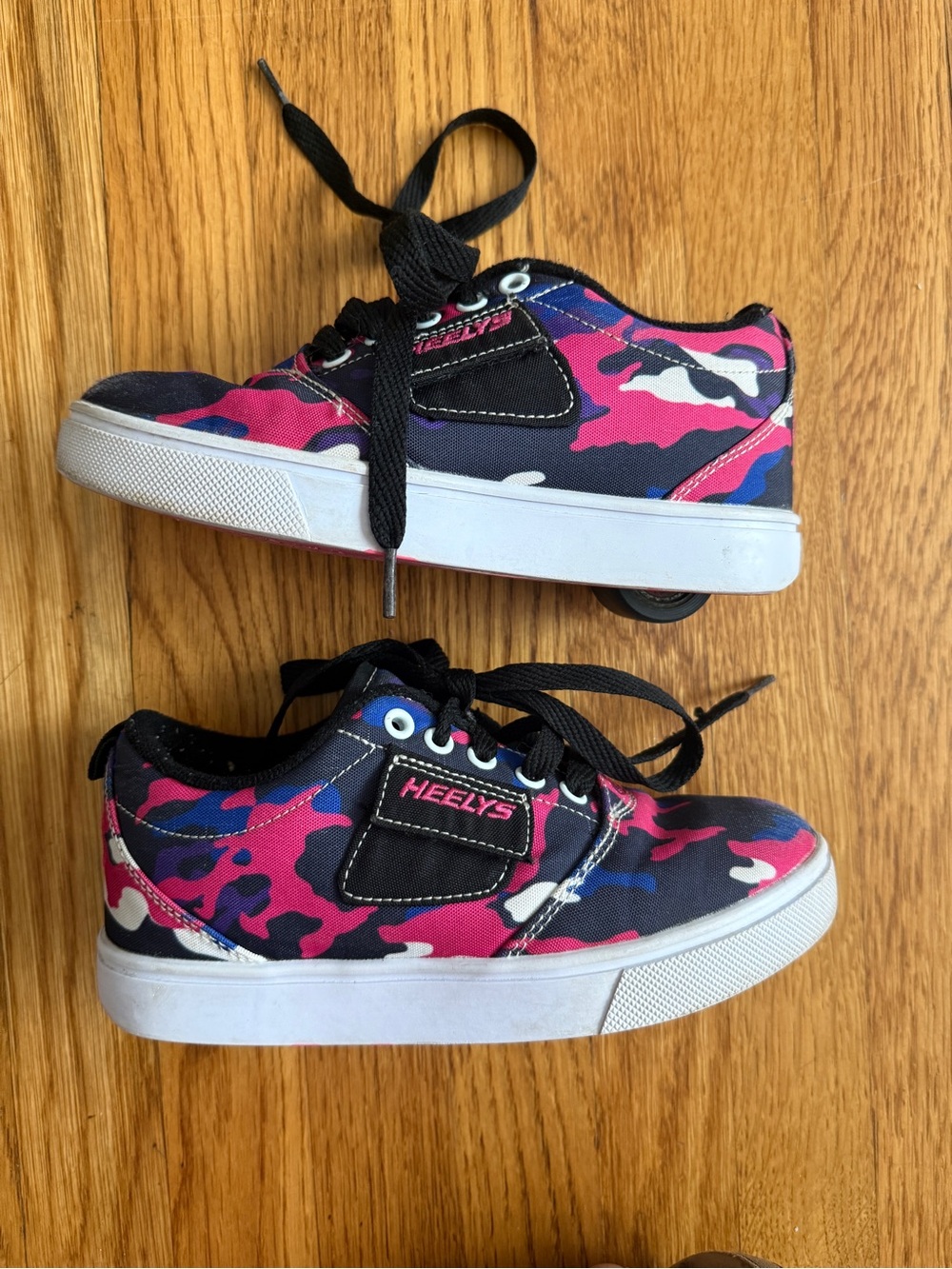 Heelys pink camo skate shoes 2